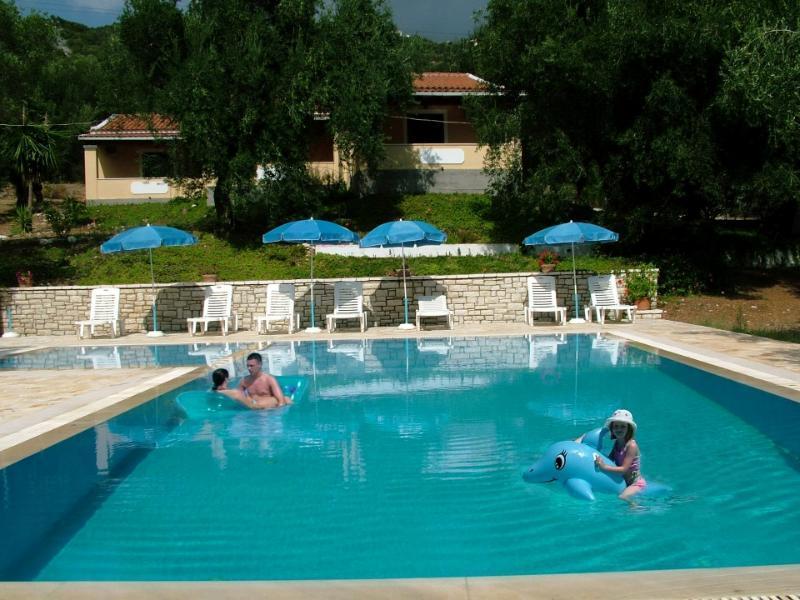 ניסקי Villa Stefanos Bungalows מראה חיצוני תמונה